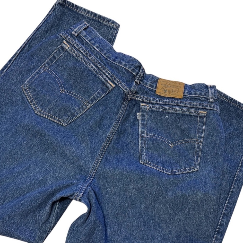 Vintage Levis High Rise Tapered Leg Jeans Made in USA Medium Wash Denim Size 18